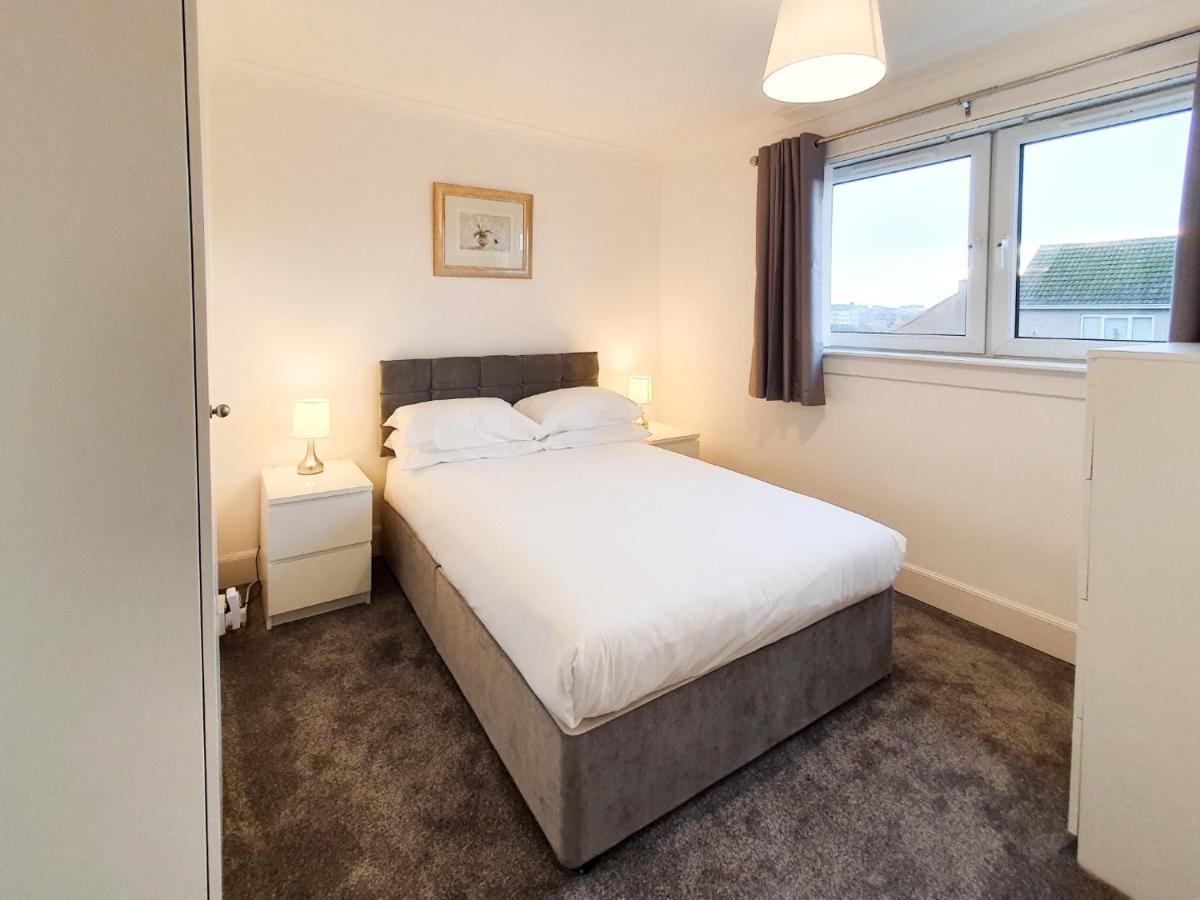 3 Bedroom House Amazon M90 Dunfermline Edinburgh Zewnętrze zdjęcie