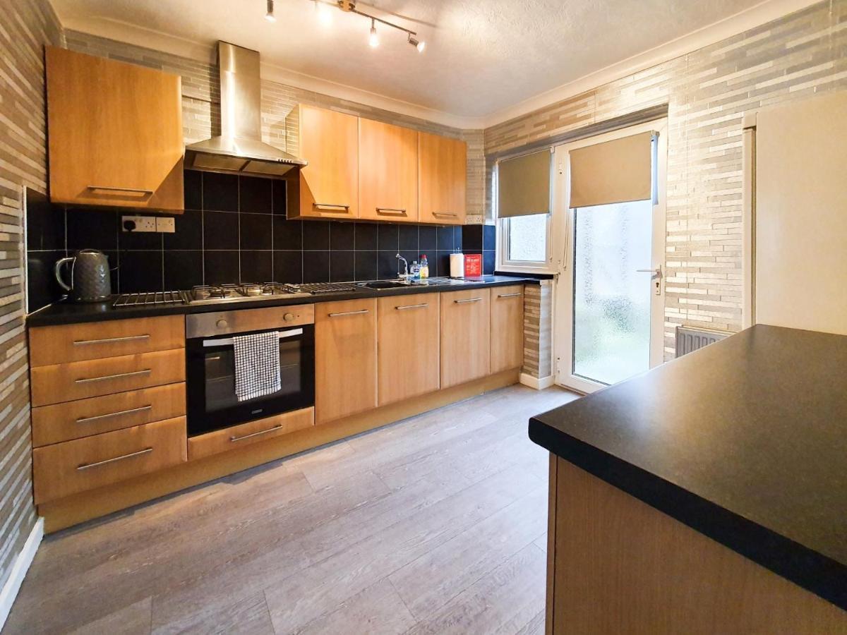 3 Bedroom House Amazon M90 Dunfermline Edinburgh Zewnętrze zdjęcie