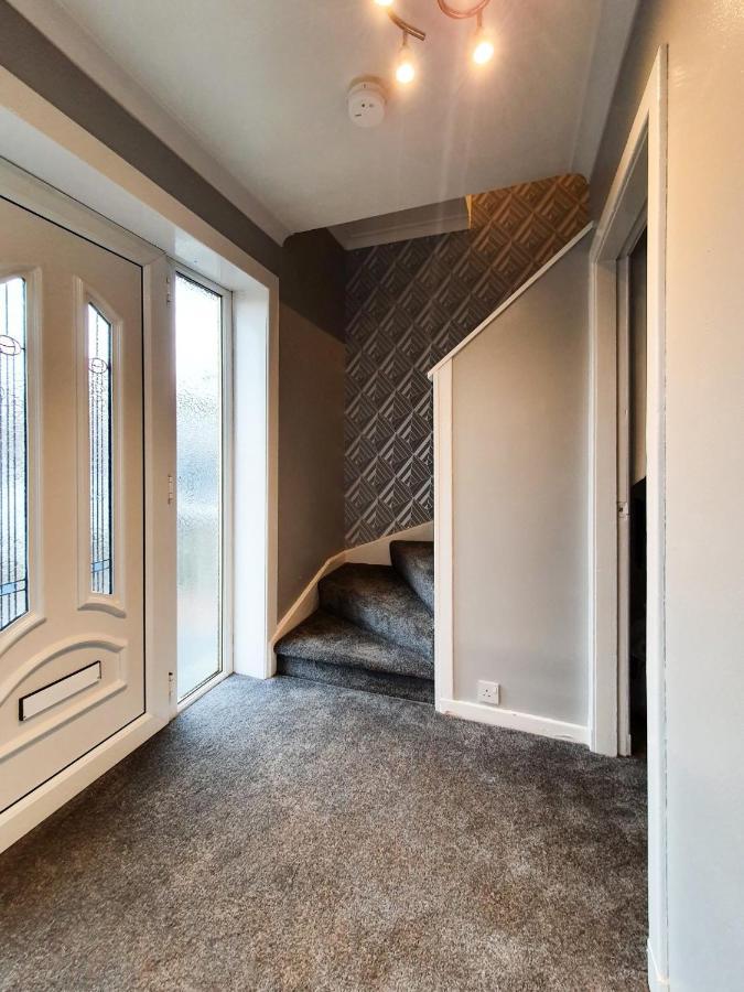 3 Bedroom House Amazon M90 Dunfermline Edinburgh Zewnętrze zdjęcie
